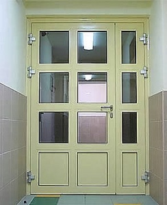 Двери распашные входные алюминиевые Alumil M 11500 Греция